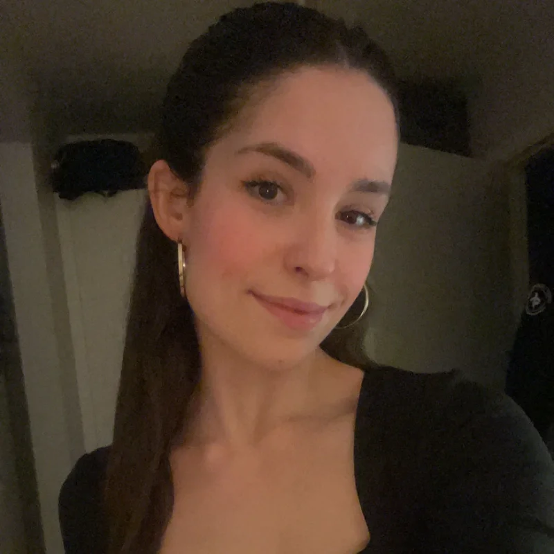 EVELINA R.