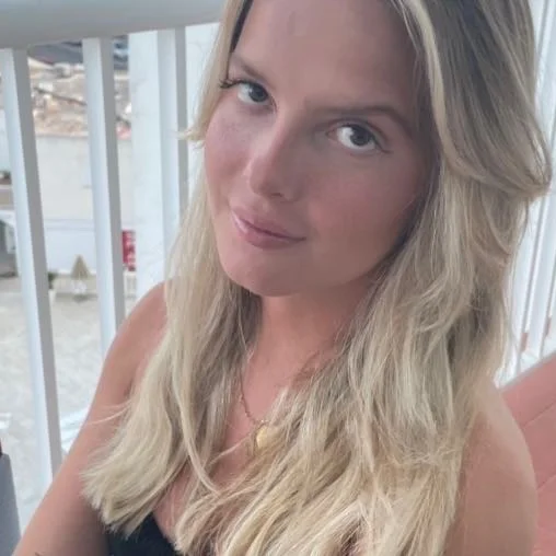 Izabella R.