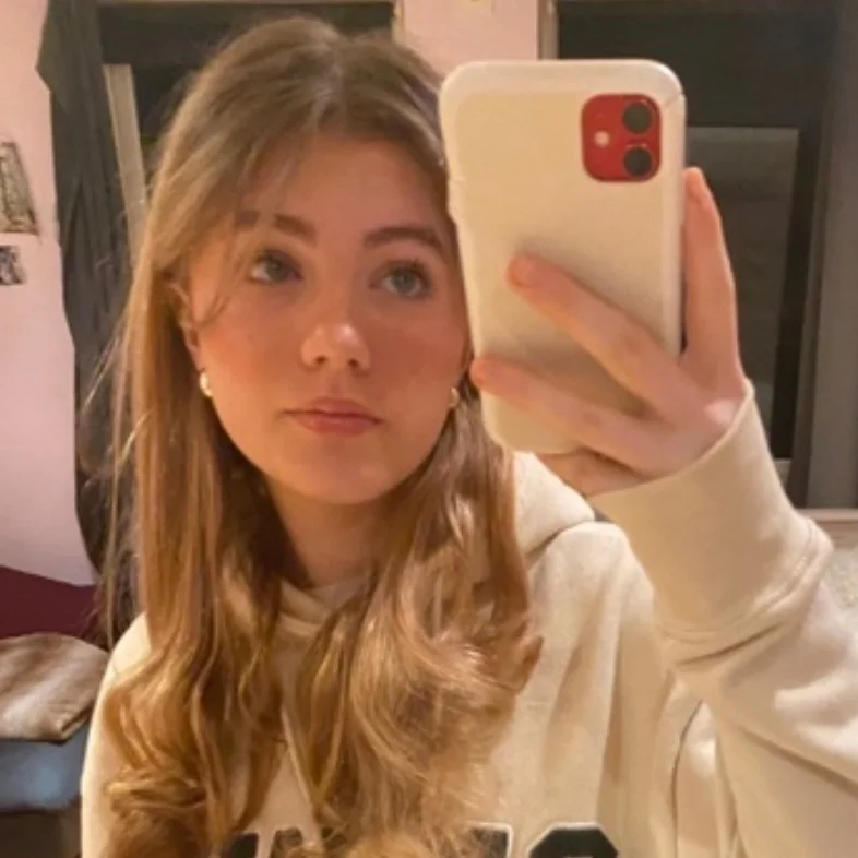 Ella S.