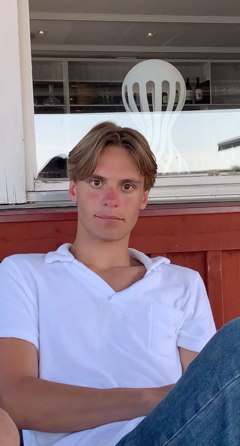 Jakob M.