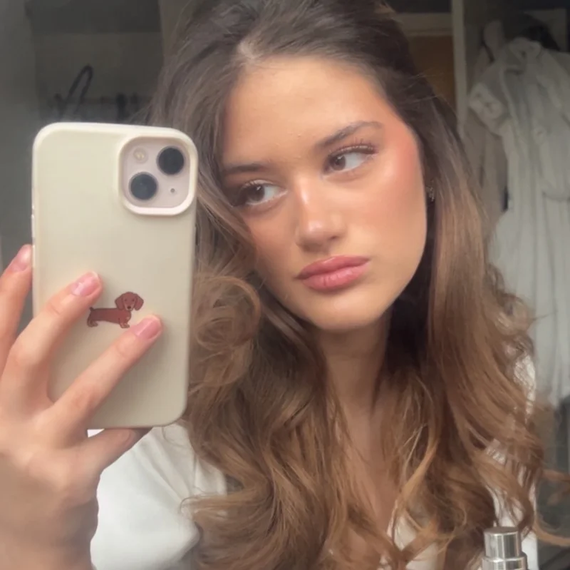 Isabelle I.