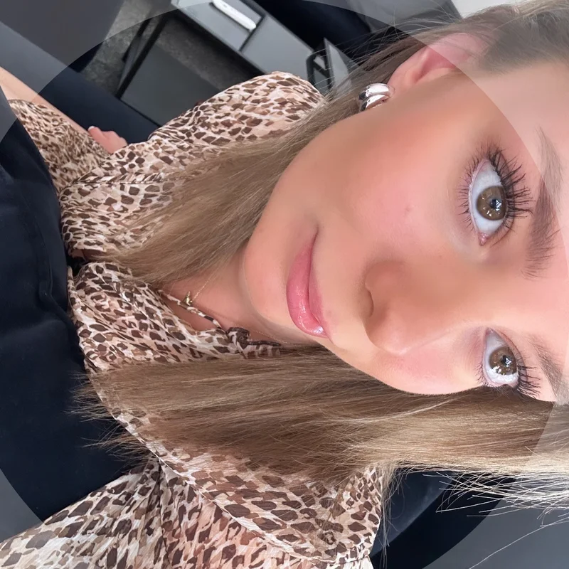 Ella G.