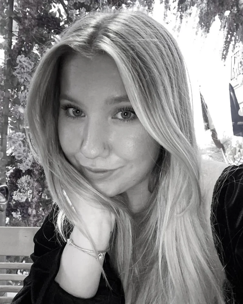 Emelie V.