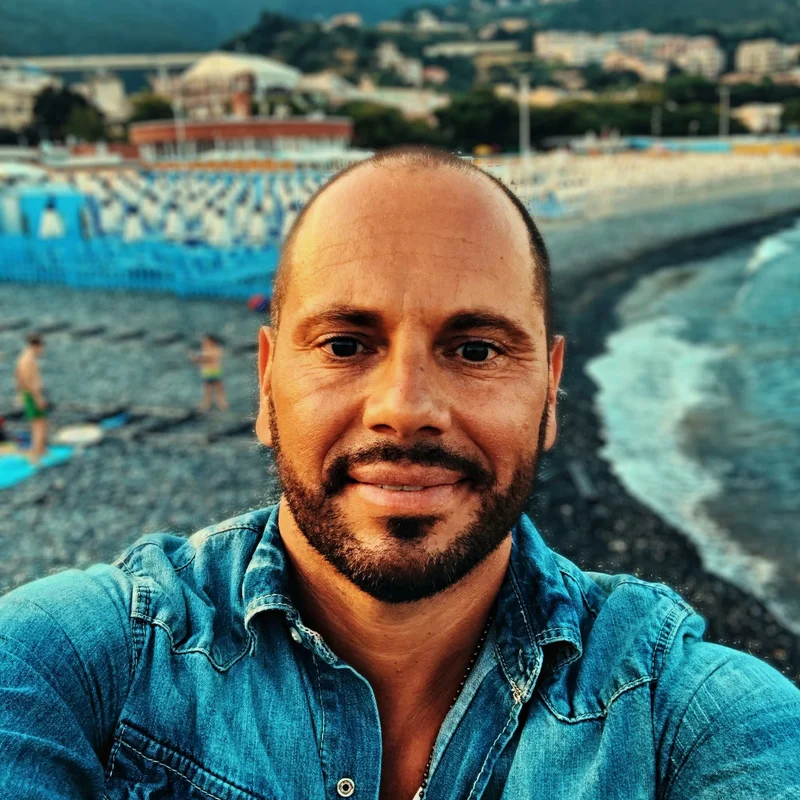 Max G.