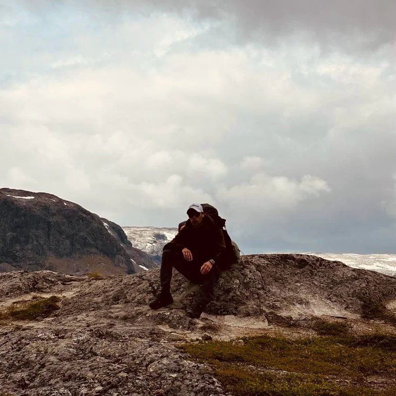 MATTIAS R.