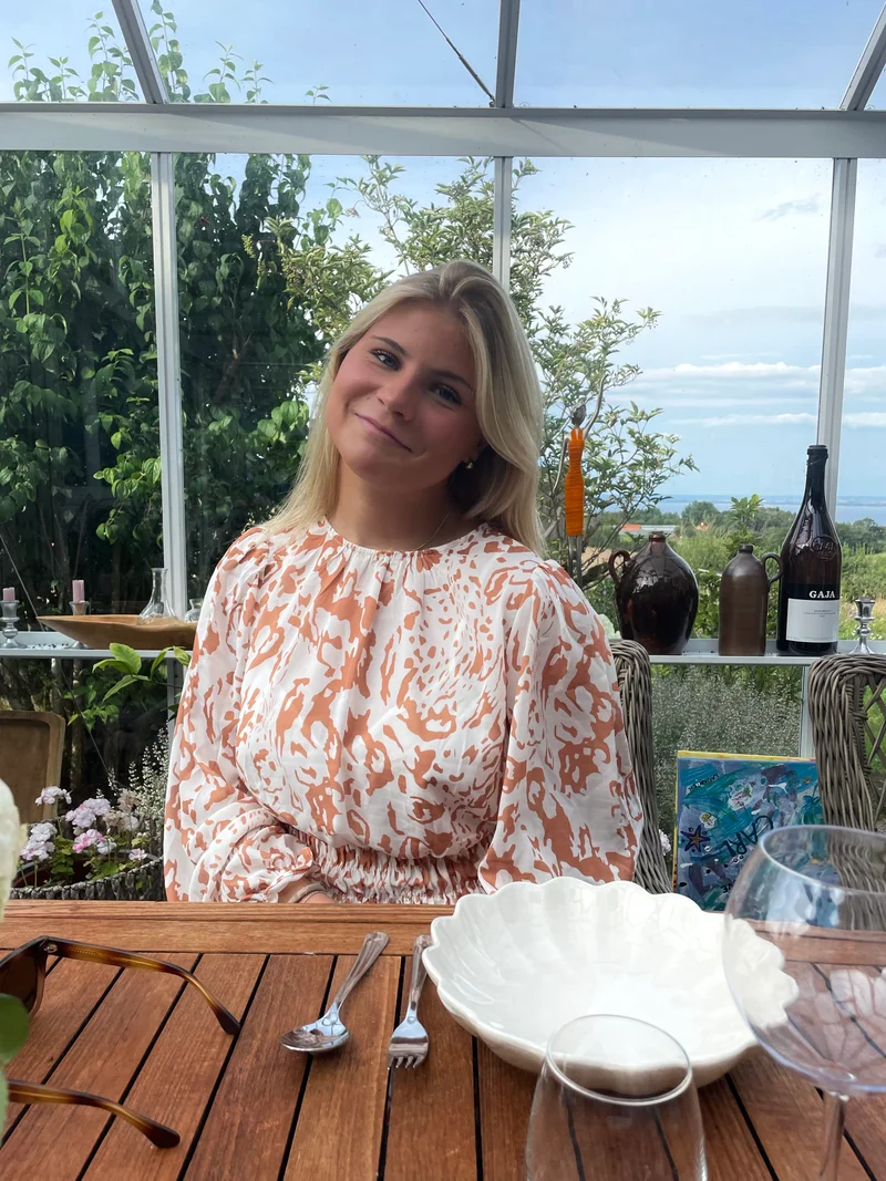 Isabelle R.