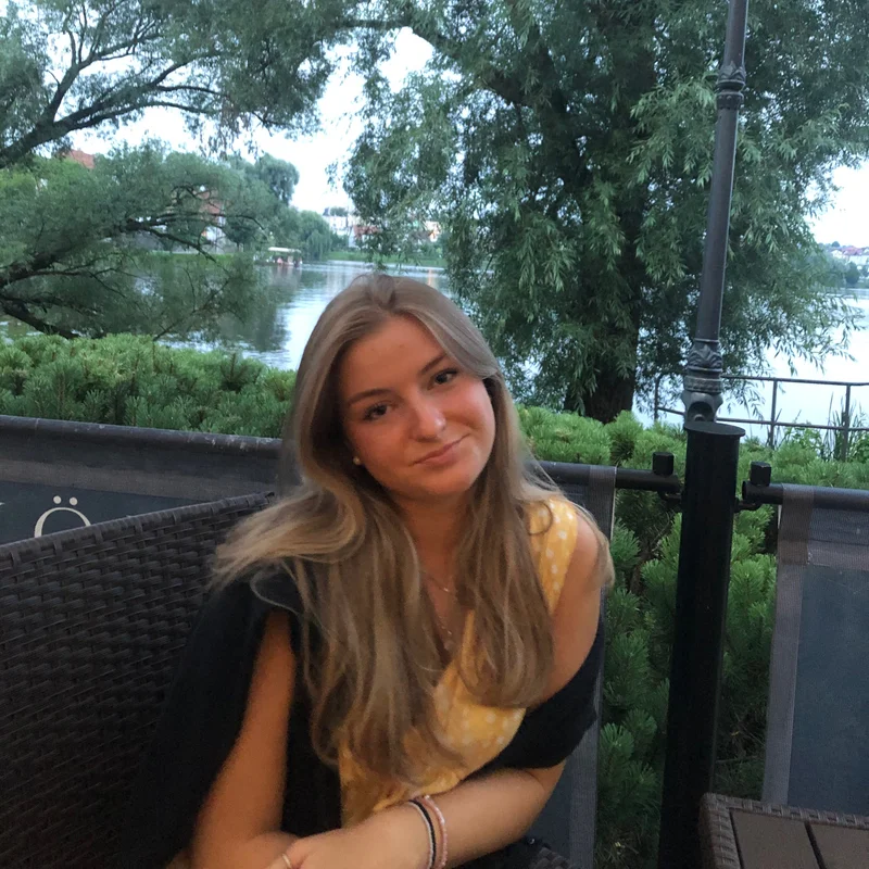 Izabela L.